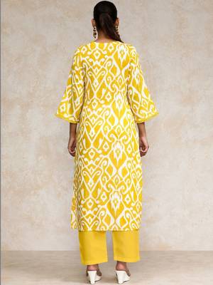 Women Ethnic Motifs Printed Regular Kurta with Trousers 5