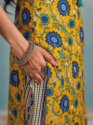 Women Floral Printed Regular Kurta with Palazzos & With Dupatta 3