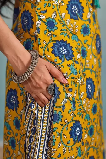 Women Floral Printed Regular Kurta with Palazzos & With Dupatta