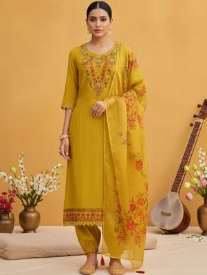 Women Floral Embroidered Regular Thread Work Kurta with Patiala & With Dupatta 1