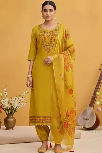 Women Floral Embroidered Regular Thread Work Kurta with Patiala & With Dupatta