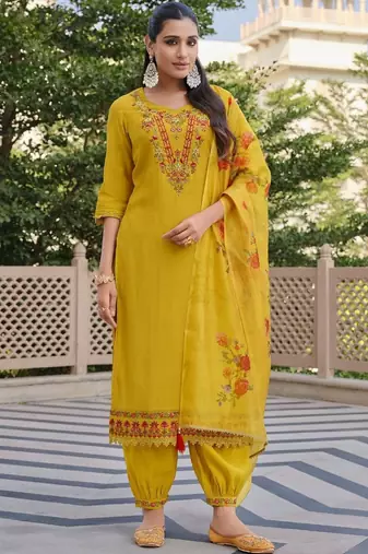 Women Floral Embroidered Regular Thread Work Kurta with Patiala & With Dupatta