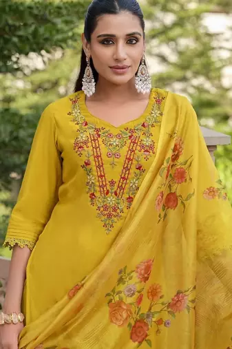 Women Floral Embroidered Regular Thread Work Kurta with Patiala & With Dupatta