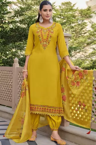 Women Floral Embroidered Regular Thread Work Kurta with Patiala & With Dupatta