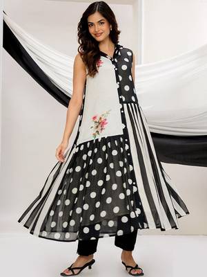Women Floral Printed Regular Kurta with Trousers & With Dupatta 2