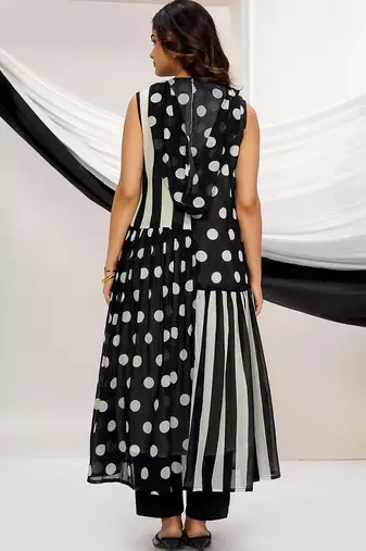 Women Floral Printed Regular Kurta with Trousers & With Dupatta