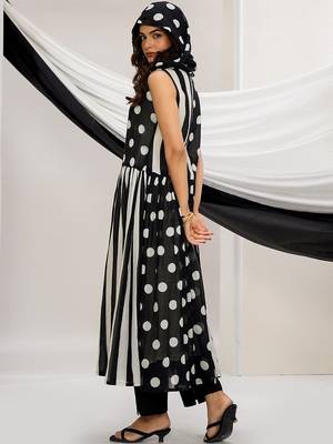 Women Floral Printed Regular Kurta with Trousers & With Dupatta 4