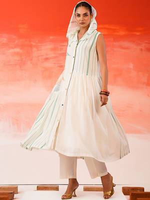 Women Printed Tiered Kurta with Trousers & With Dupatta 1