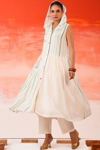 Women Printed Tiered Kurta with Trousers & With Dupatta