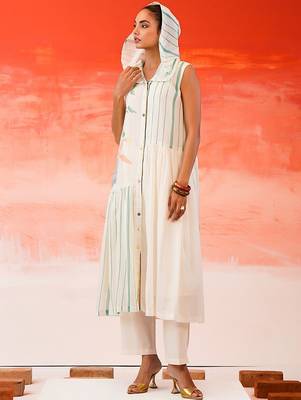 Women Printed Tiered Kurta with Trousers & With Dupatta 2
