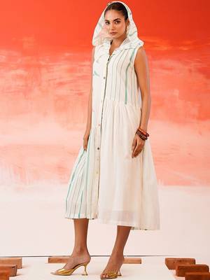 Women Printed Tiered Kurta with Trousers & With Dupatta 4