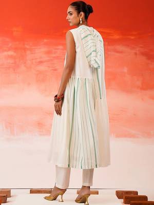 Women Printed Tiered Kurta with Trousers & With Dupatta 5