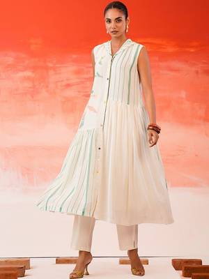 Women Printed Tiered Kurta with Trousers & With Dupatta 7