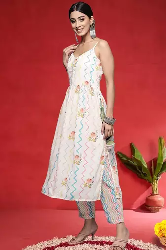 Women Ethnic Motifs Printed Regular Kurta with Trousers & With Dupatta