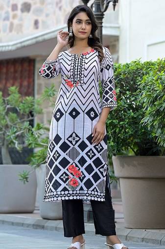 Women Printed Regular Kurta with Trousers & With Dupatta