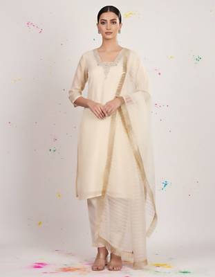 Women Embroidered Regular Thread Work Kurta with Trousers & With Dupatta 1