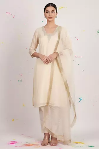 Women Embroidered Regular Thread Work Kurta with Trousers & With Dupatta