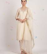 Women Embroidered Regular Thread Work Kurta with Trousers & With Dupatta