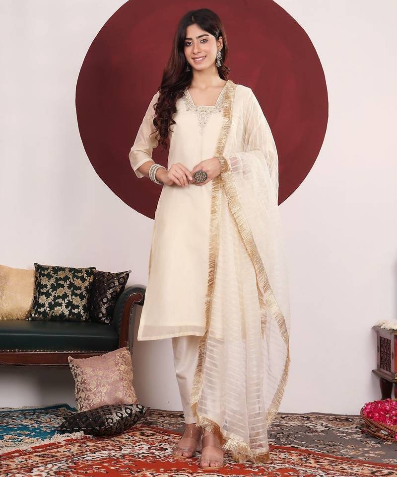 Women Embroidered Regular Thread Work Kurta with Trousers & With Dupatta
