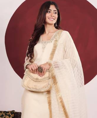 Women Embroidered Regular Thread Work Kurta with Trousers & With Dupatta 3