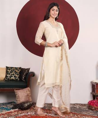 Women Embroidered Regular Thread Work Kurta with Trousers & With Dupatta 4