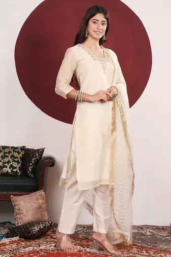 Women Embroidered Regular Thread Work Kurta with Trousers & With Dupatta