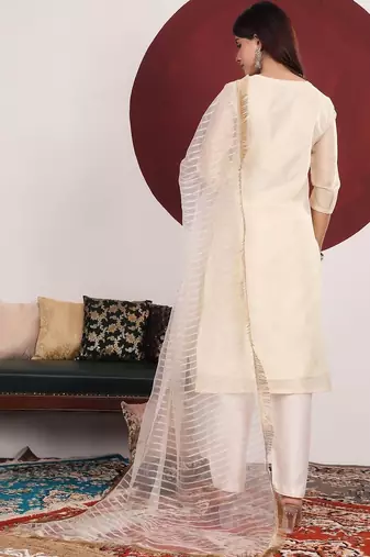 Women Embroidered Regular Thread Work Kurta with Trousers & With Dupatta