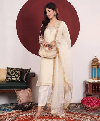 Women Embroidered Regular Thread Work Kurta with Trousers & With Dupatta 6