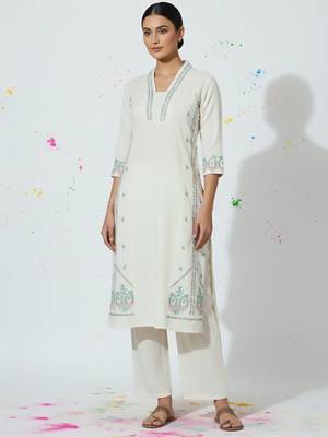 Women Ethnic Motifs Embroidered Regular Thread Work Kurta with Trousers 1