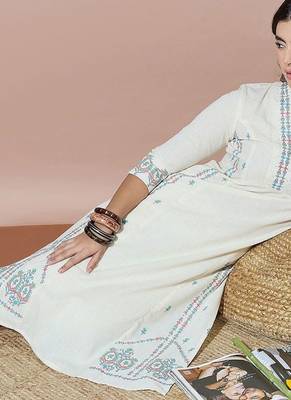Women Ethnic Motifs Embroidered Regular Thread Work Kurta with Trousers 6