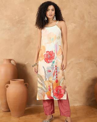 Women Floral Printed Regular Kurta with Trousers 1