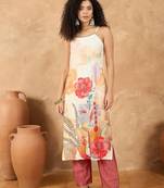 Women Floral Printed Regular Kurta with Trousers