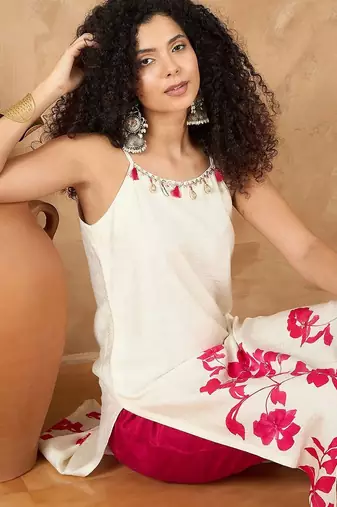 Women Floral Printed Regular Kurta with Trousers