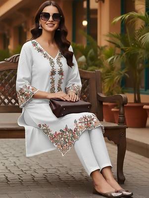 Women Ethnic Motifs Embroidered Regular Thread Work Pure Cotton Kurta with Trousers 6