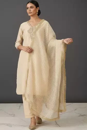 Women Regular Thread Work Kurta with Trousers & With Dupatta