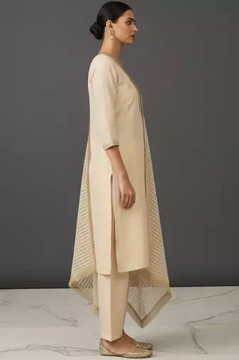 Women Regular Thread Work Kurta with Trousers & With Dupatta