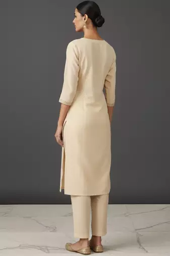 Women Regular Thread Work Kurta with Trousers & With Dupatta
