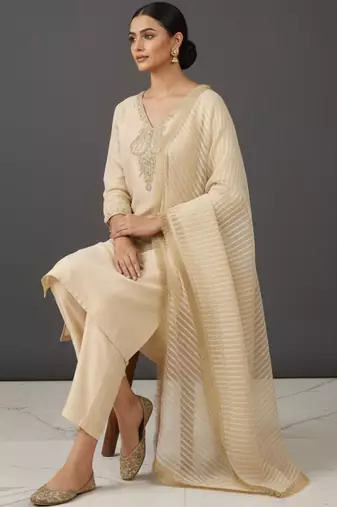 Women Regular Thread Work Kurta with Trousers & With Dupatta