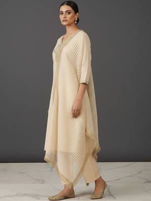 Women Regular Thread Work Kurta with Trousers & With Dupatta 6