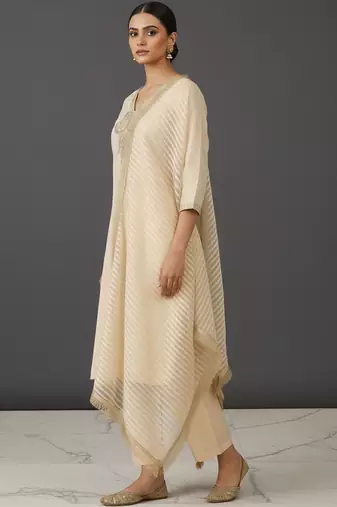 Women Regular Thread Work Kurta with Trousers & With Dupatta