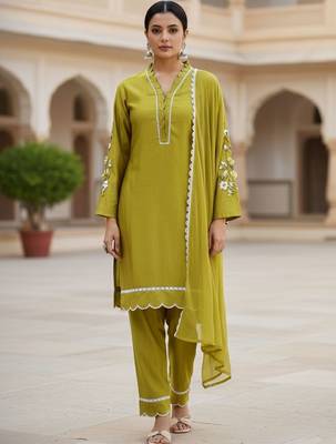 Women Floral Embroidered Regular Thread Work Kurta with Trousers & With Dupatta 1