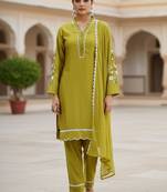 Women Floral Embroidered Regular Thread Work Kurta with Trousers & With Dupatta