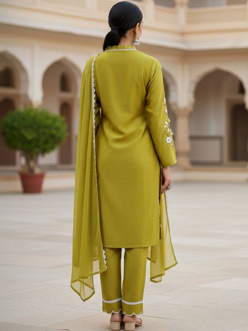 Women Floral Embroidered Regular Thread Work Kurta with Trousers & With Dupatta