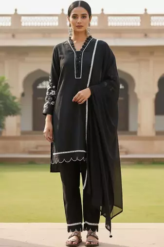 Women Regular Thread Work Kurta with Trousers & With Dupatta