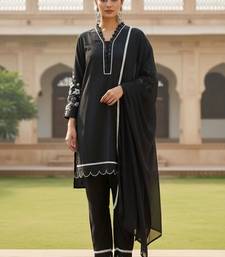 Women Regular Thread Work Kurta with Trousers & With Dupatta
