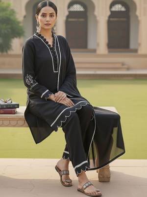 Women Regular Thread Work Kurta with Trousers & With Dupatta 7