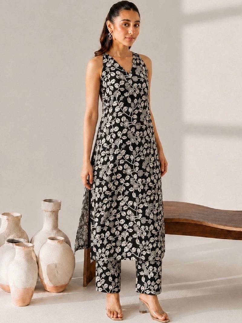 Women Floral Printed Regular Kurta with Trousers