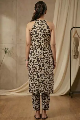 Women Floral Printed Regular Kurta with Trousers