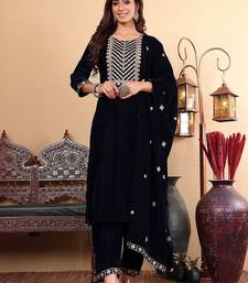 Women Ethnic Motifs Embroidered Regular Thread Work Velvet Kurta with Trousers & With Dupatta