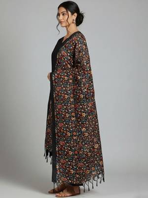 Women Floral Regular Kurta with Trousers & With Dupatta 6